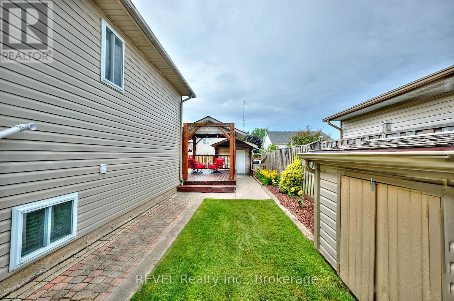 43 Rochelle Crescent, Fort Erie, Ontario  L0S 1N0 - Photo 32 - X12558338