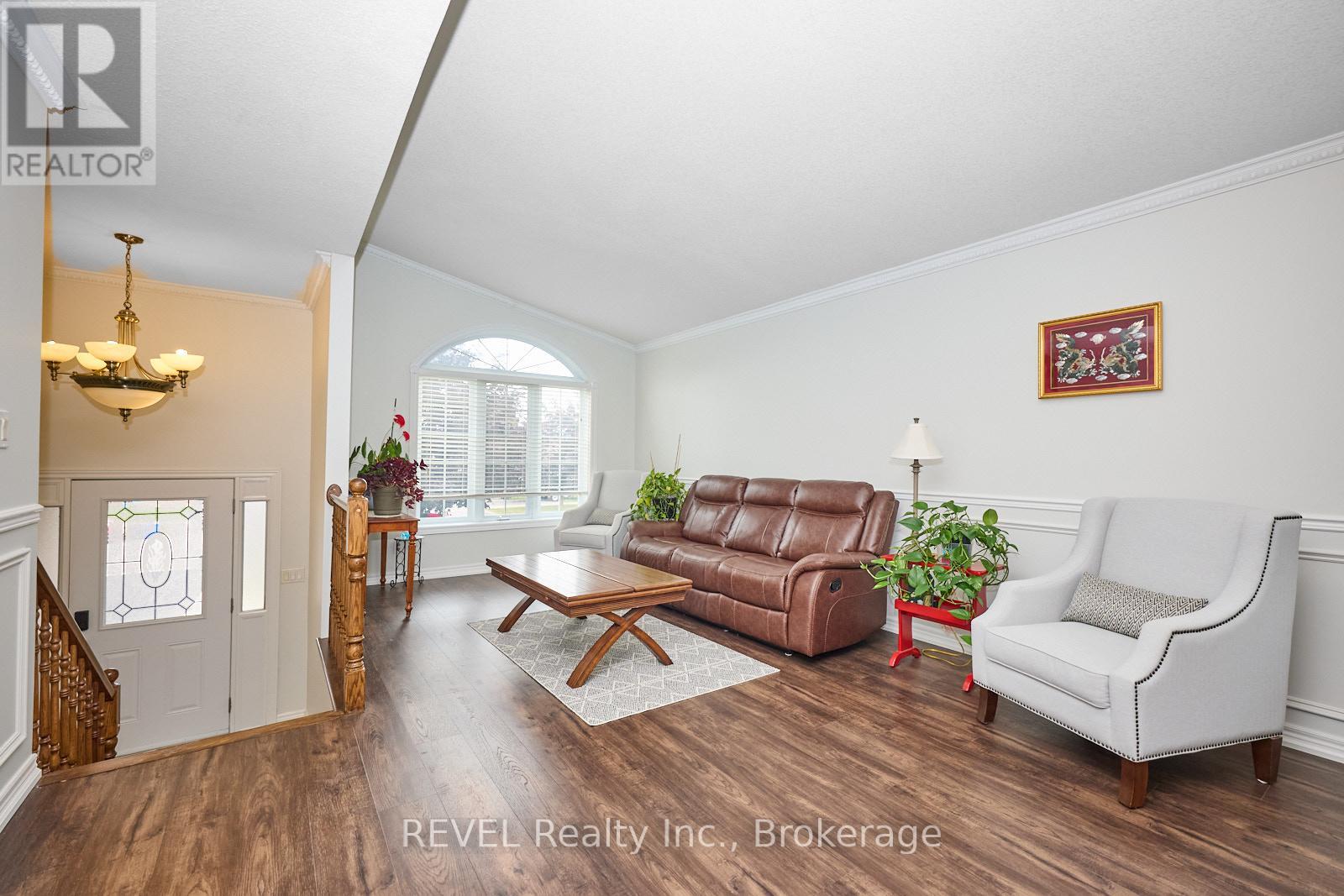 43 Rochelle Crescent, Fort Erie, Ontario  L0S 1N0 - Photo 6 - X12558338