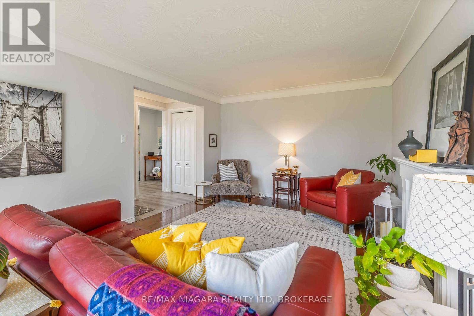 2921 Gail Avenue, Niagara Falls, Ontario  L2J 2E1 - Photo 3 - X12558452