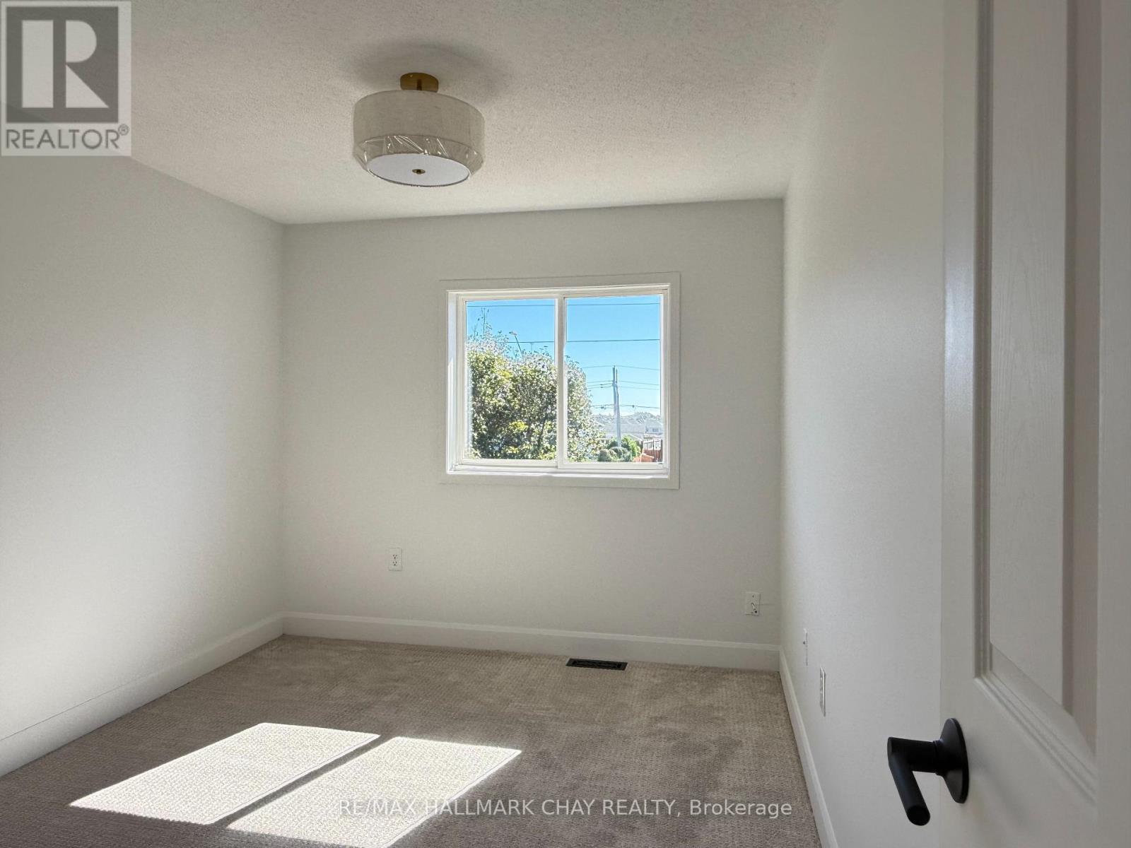 137 Courtney Crescent, Barrie, Ontario  L4N 5S9 - Photo 10 - S12558182