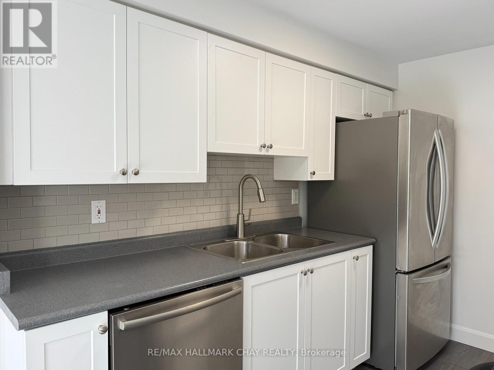 137 Courtney Crescent, Barrie, Ontario  L4N 5S9 - Photo 6 - S12558182