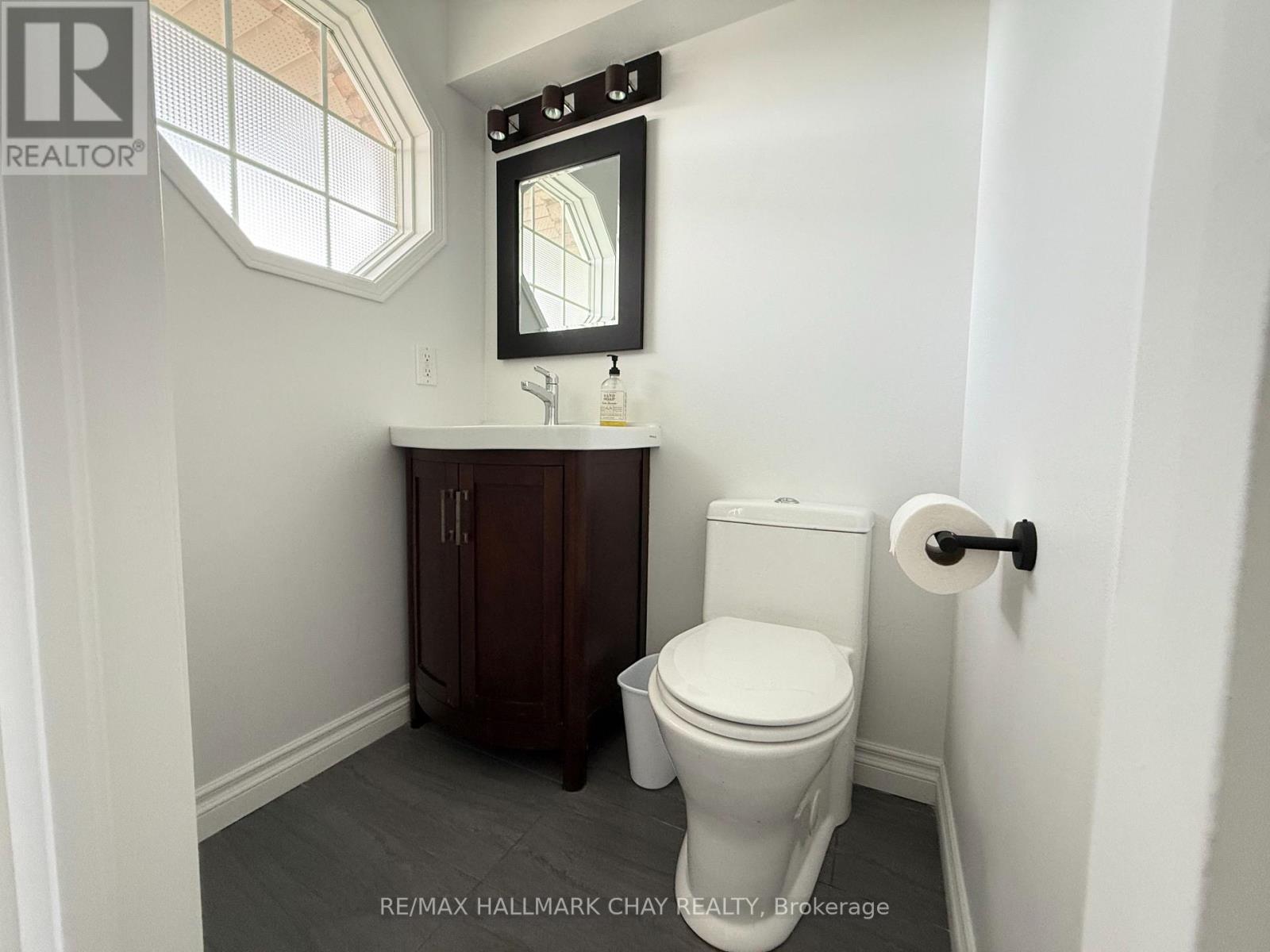 137 Courtney Crescent, Barrie, Ontario  L4N 5S9 - Photo 8 - S12558182