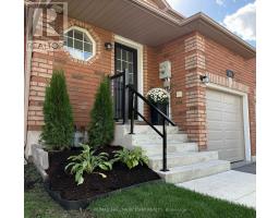 137 COURTNEY CRESCENT