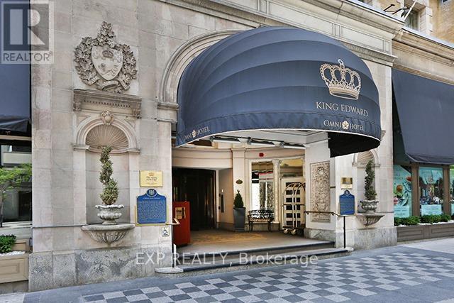 527 - 22 LEADER LANE, Toronto, Ontario