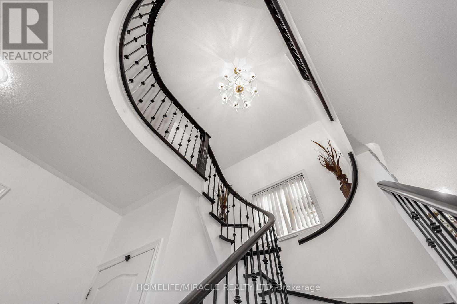 20 Atira Avenue, Brampton, Ontario  L7A 3T3 - Photo 16 - W12558134