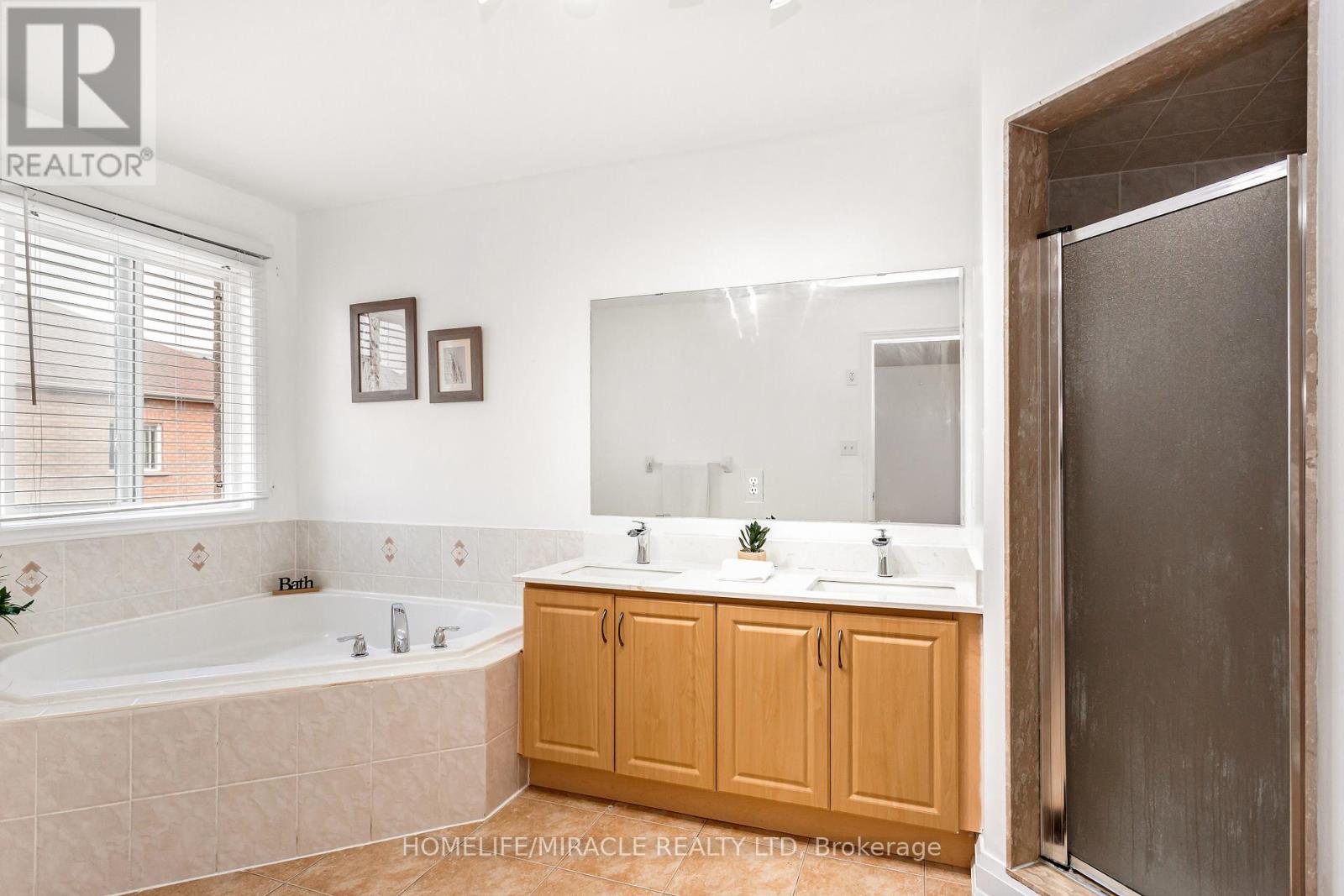 20 Atira Avenue, Brampton, Ontario  L7A 3T3 - Photo 23 - W12558134