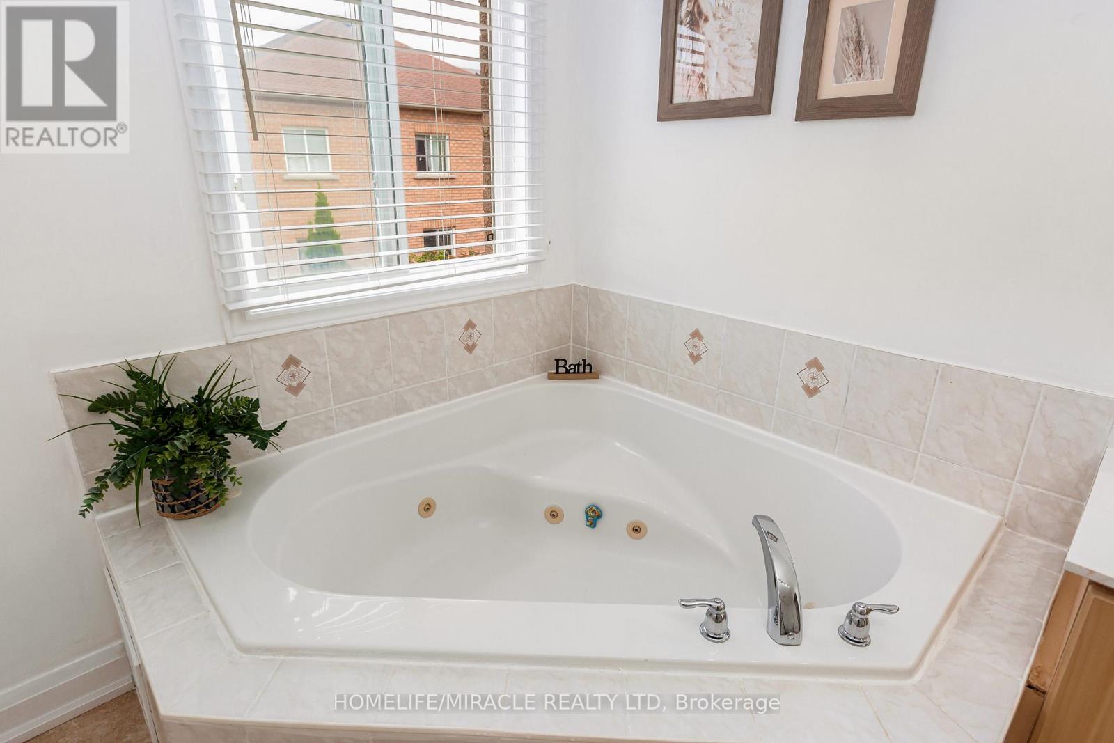 20 Atira Avenue, Brampton, Ontario  L7A 3T3 - Photo 24 - W12558134