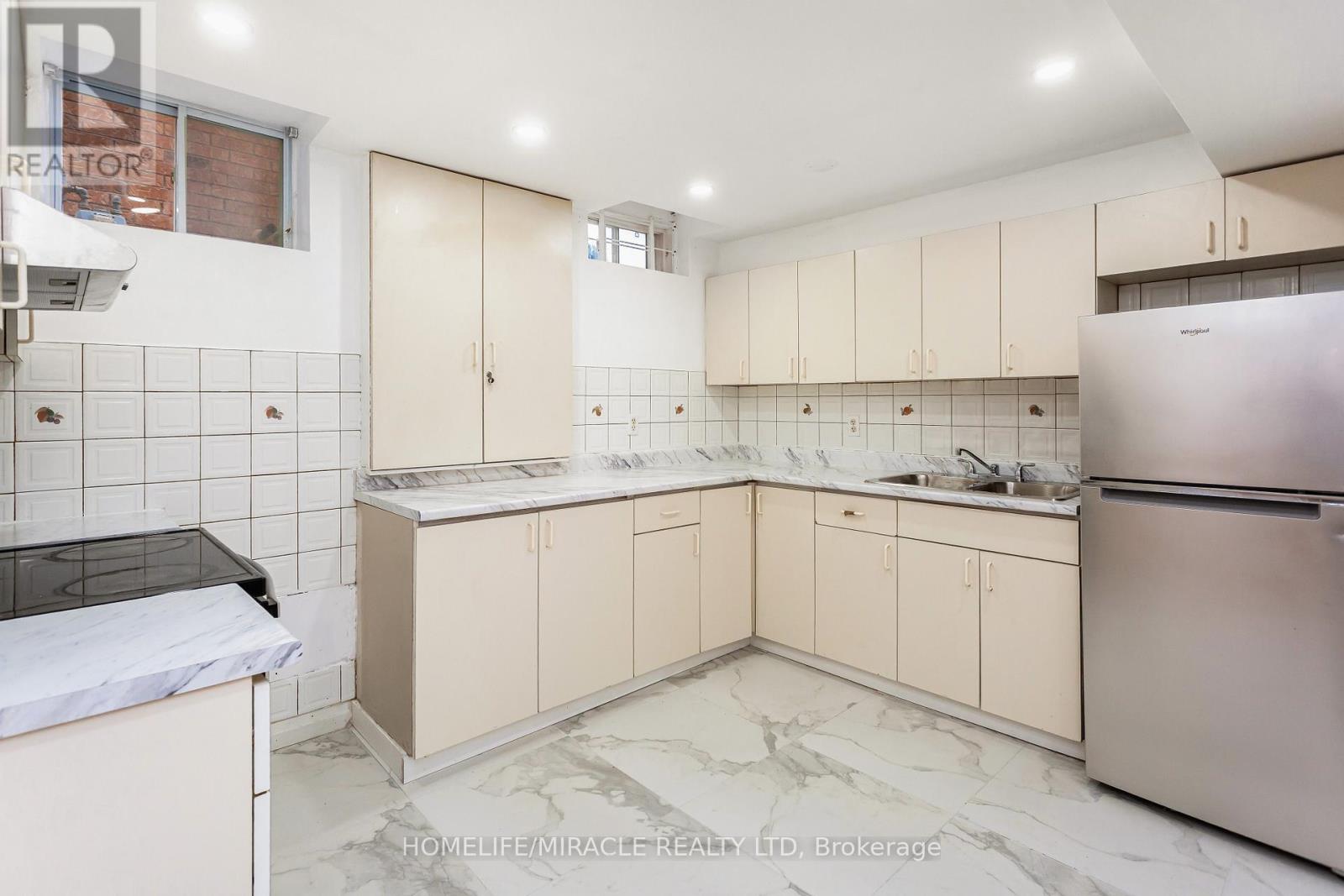 20 Atira Avenue, Brampton, Ontario  L7A 3T3 - Photo 37 - W12558134