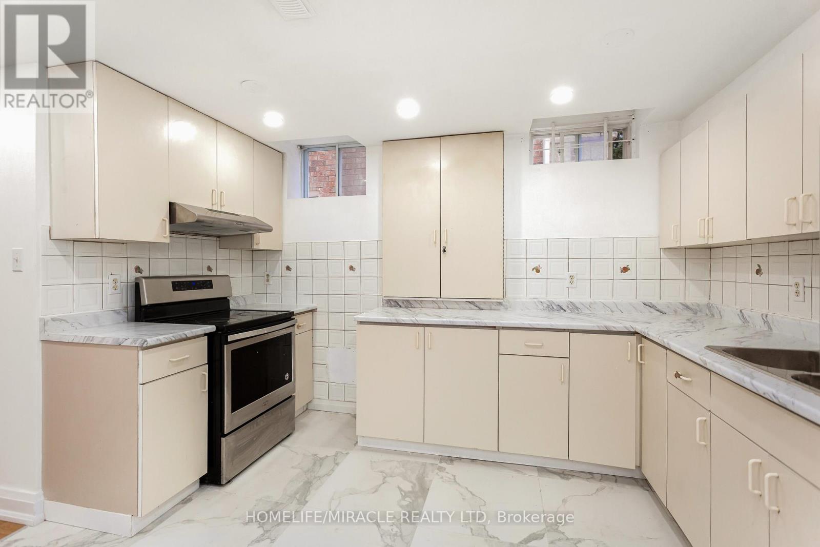 20 Atira Avenue, Brampton, Ontario  L7A 3T3 - Photo 38 - W12558134