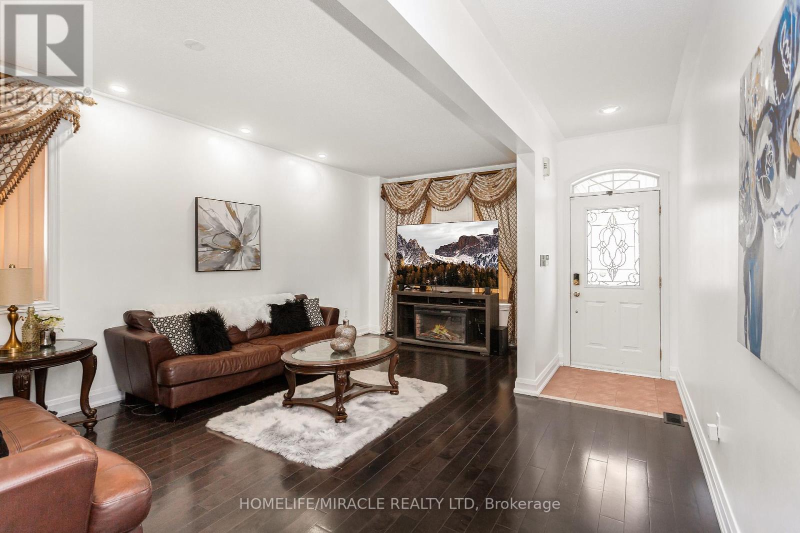 20 Atira Avenue, Brampton, Ontario  L7A 3T3 - Photo 4 - W12558134