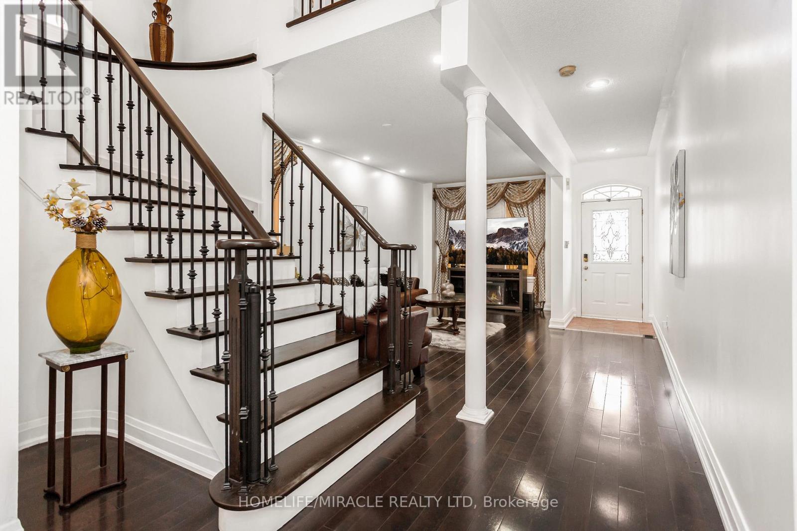 20 Atira Avenue, Brampton, Ontario  L7A 3T3 - Photo 6 - W12558134