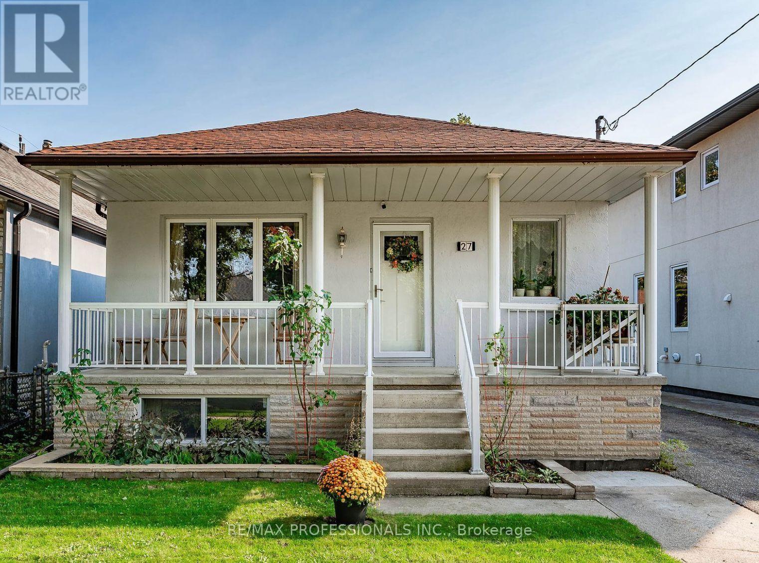 Upper - 27 Stock Avenue, Toronto, Ontario  M8Z 5C3 - Photo 1 - W12558154