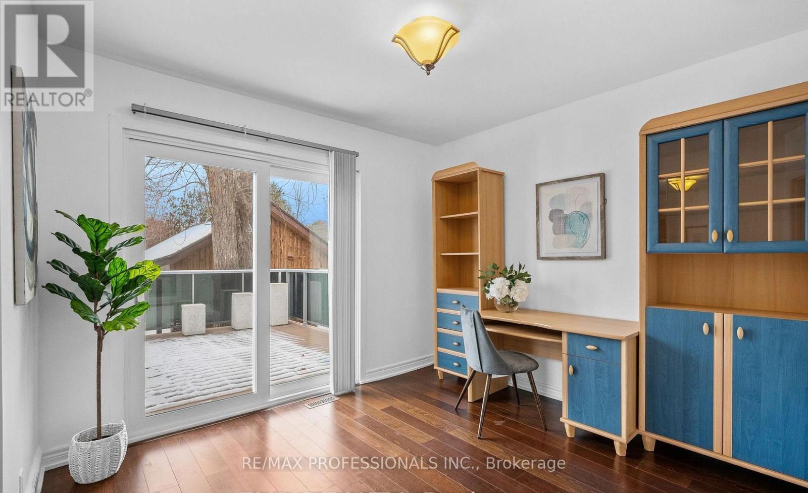 Upper - 27 Stock Avenue, Toronto, Ontario  M8Z 5C3 - Photo 19 - W12558154