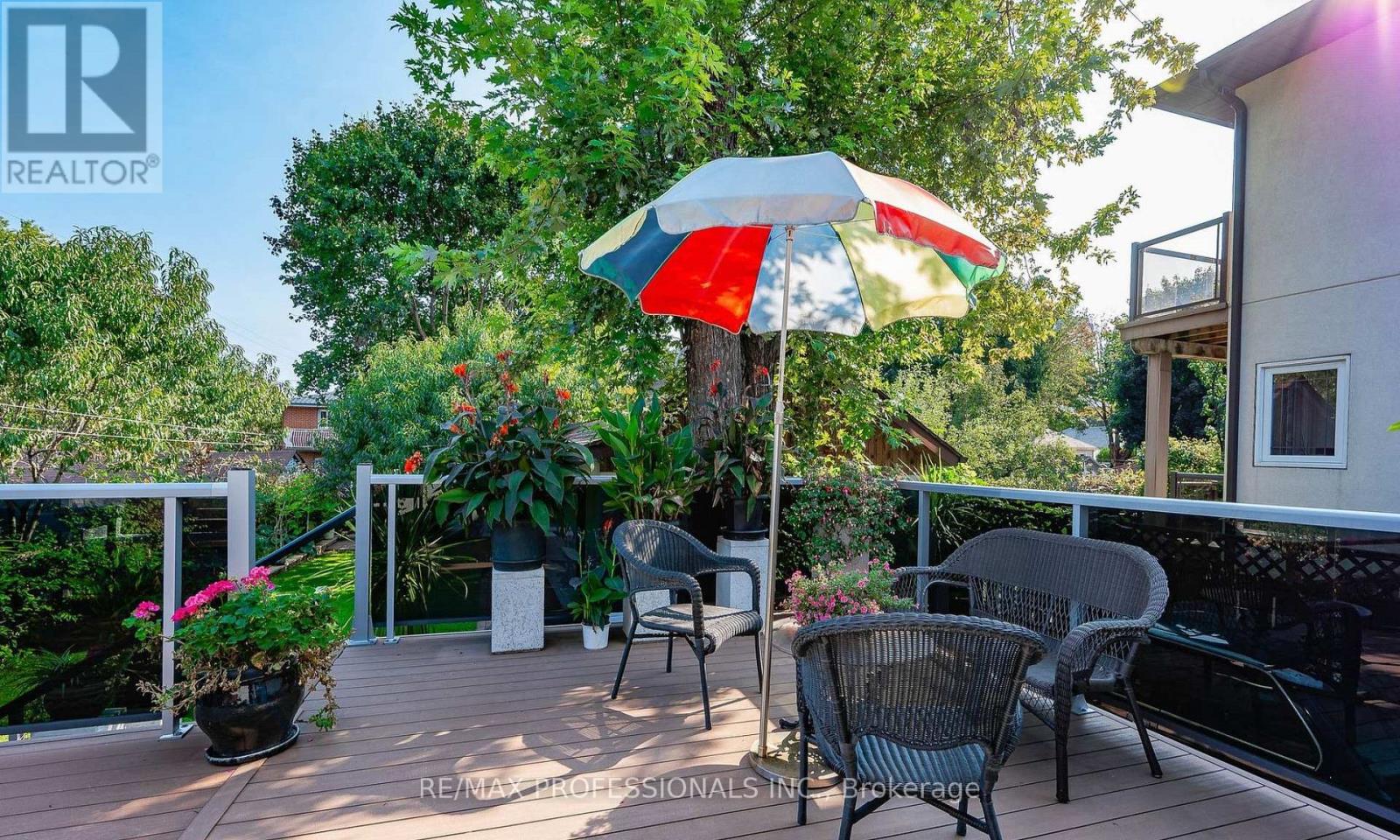 Upper - 27 Stock Avenue, Toronto, Ontario  M8Z 5C3 - Photo 32 - W12558154