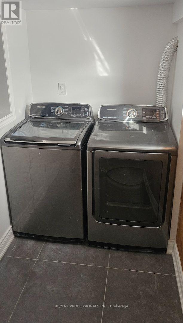 Upper - 27 Stock Avenue, Toronto, Ontario  M8Z 5C3 - Photo 34 - W12558154