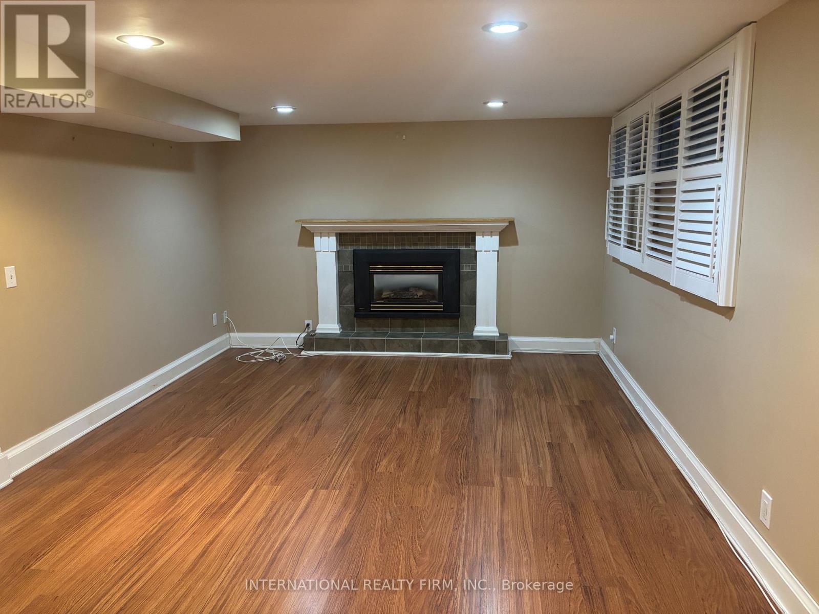 2 Tynevale Drive, Toronto, Ontario  M9R 2B4 - Photo 8 - W12558160