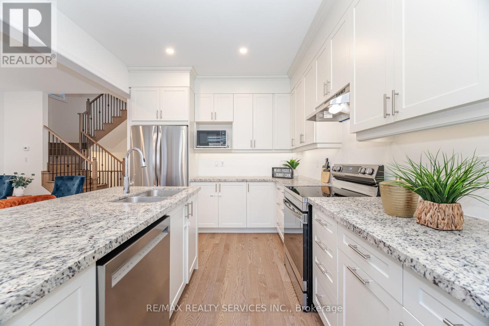 29 Lippa Drive, Caledon, Ontario  L7C 4M3 - Photo 11 - W12558176