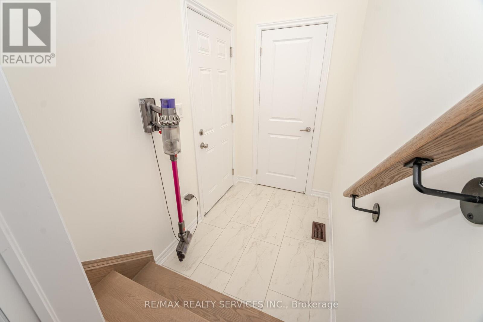 29 Lippa Drive, Caledon, Ontario  L7C 4M3 - Photo 17 - W12558176