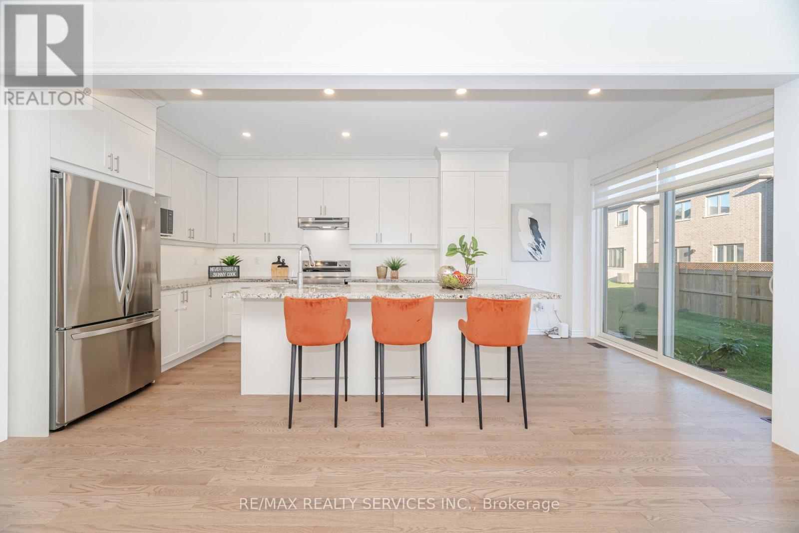 29 Lippa Drive, Caledon, Ontario  L7C 4M3 - Photo 2 - W12558176