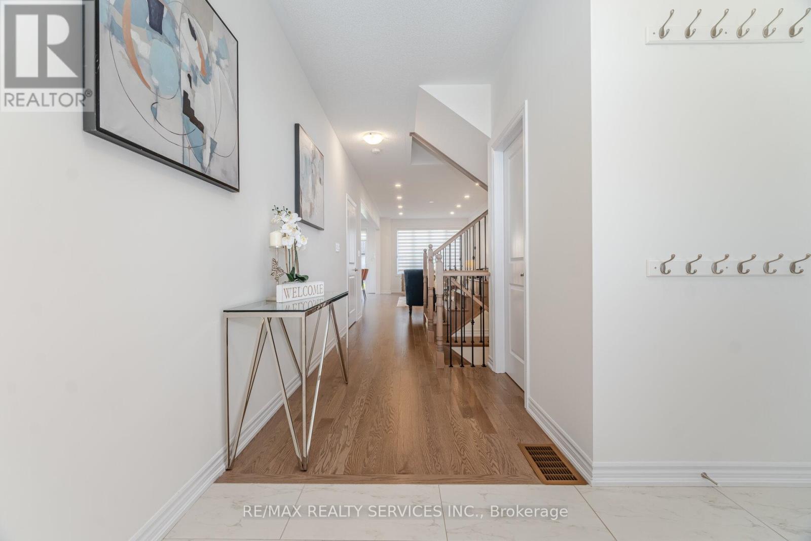 29 Lippa Drive, Caledon, Ontario  L7C 4M3 - Photo 5 - W12558176