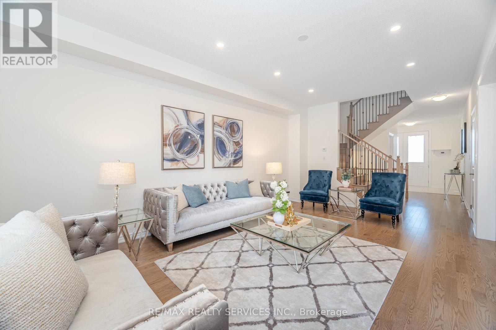 29 Lippa Drive, Caledon, Ontario  L7C 4M3 - Photo 6 - W12558176