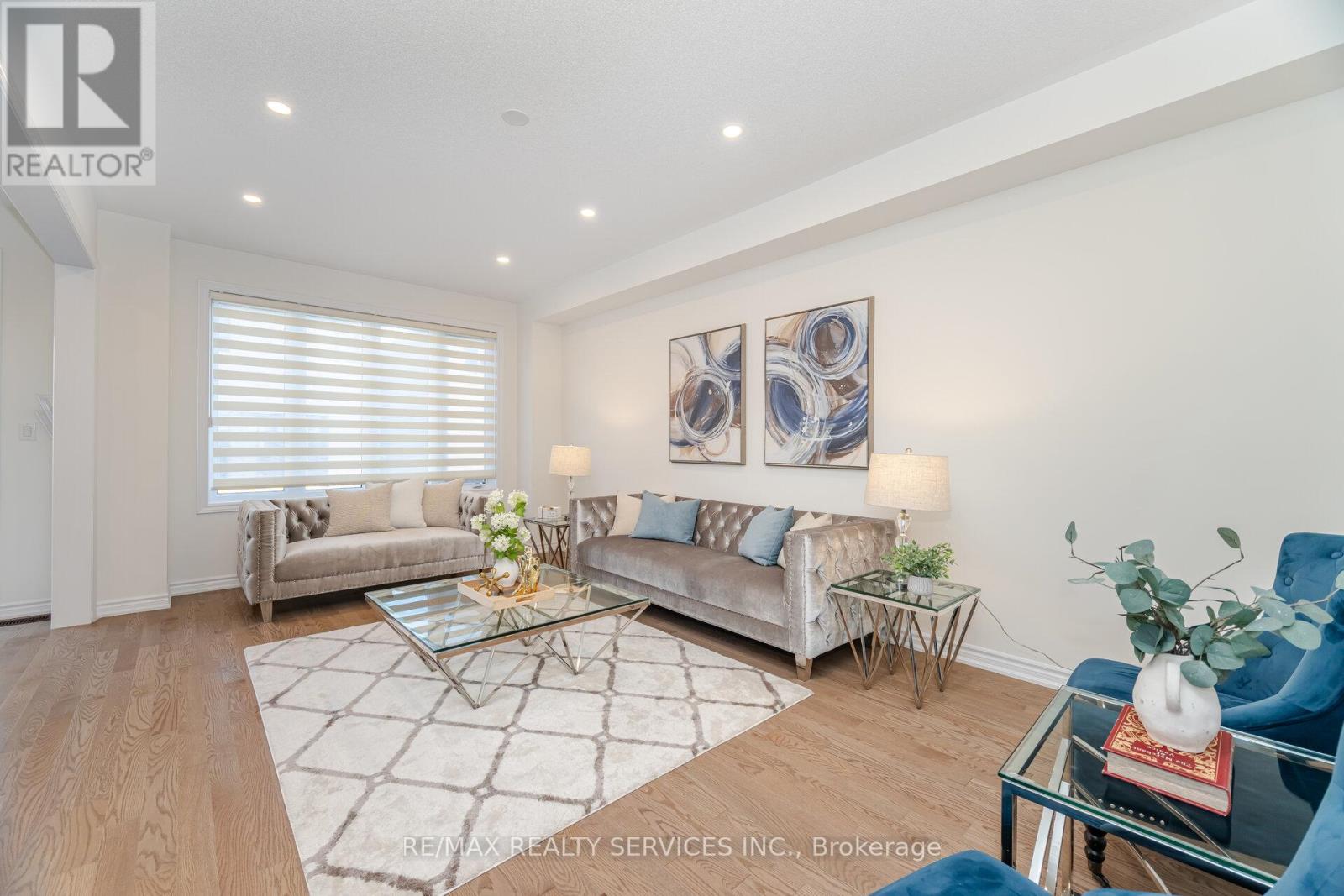 29 Lippa Drive, Caledon, Ontario  L7C 4M3 - Photo 7 - W12558176