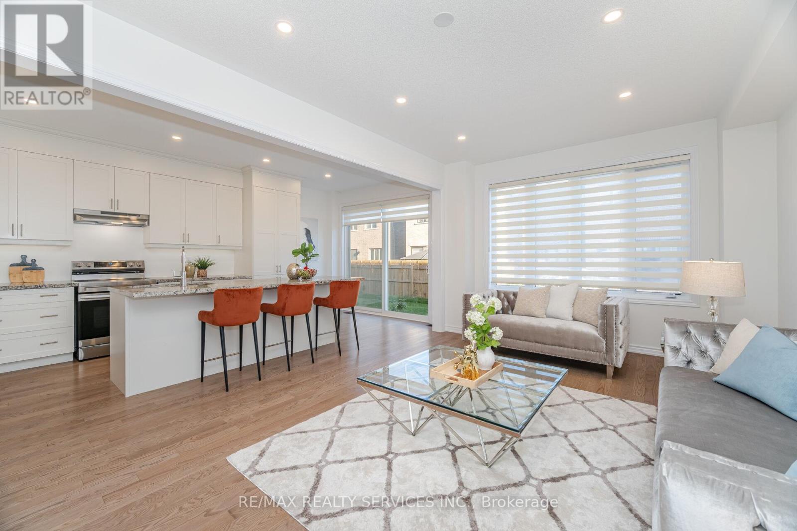 29 Lippa Drive, Caledon, Ontario  L7C 4M3 - Photo 8 - W12558176