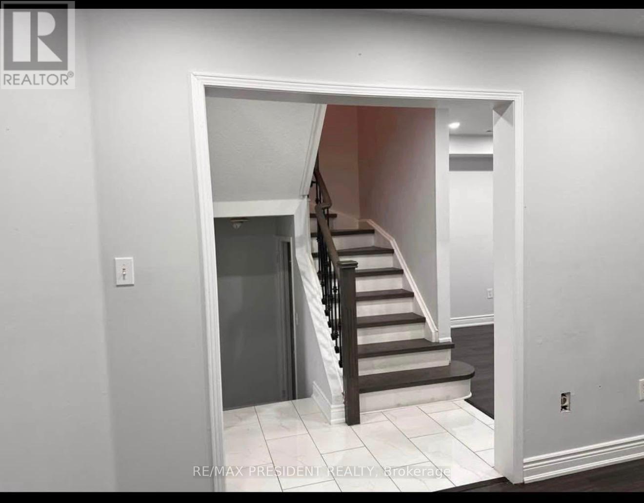 40 Mosley Crescent, Brampton, Ontario  L6Y 5C8 - Photo 4 - W12558184