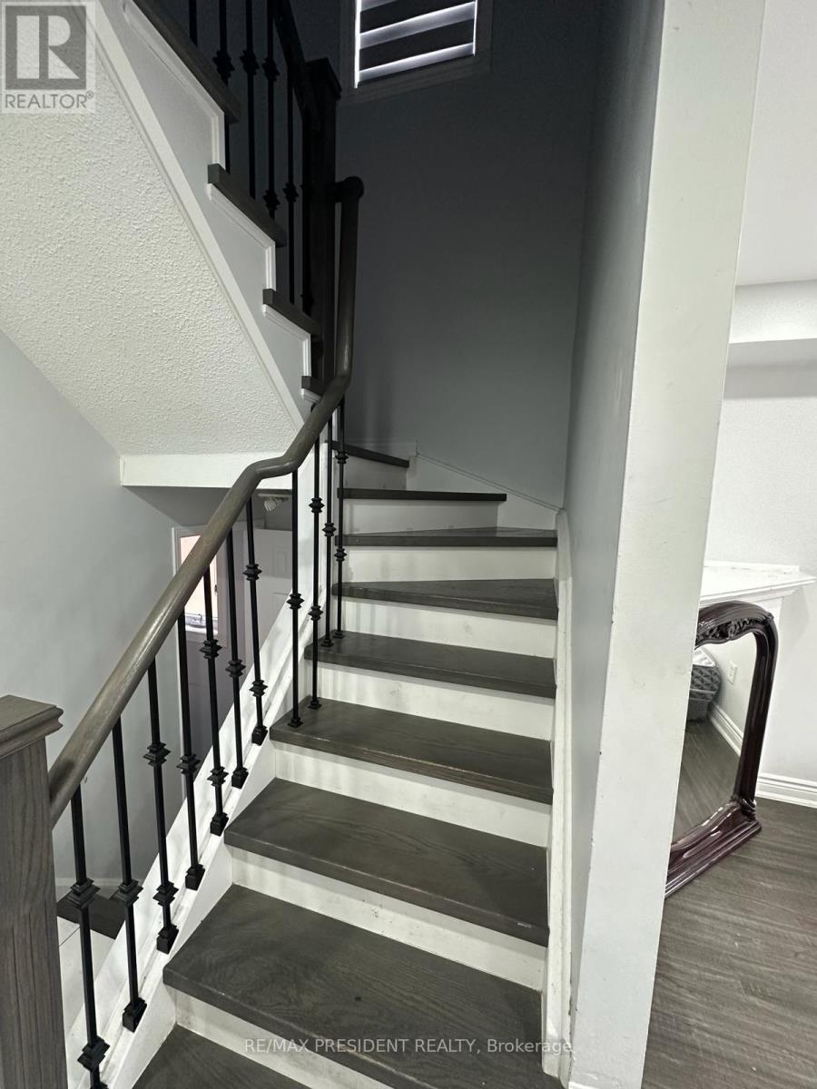 40 Mosley Crescent, Brampton, Ontario  L6Y 5C8 - Photo 7 - W12558184