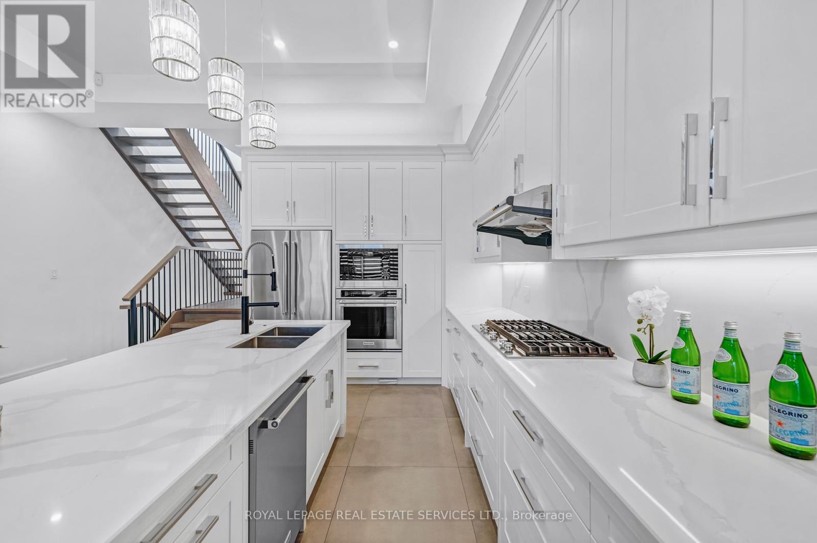 8 Branch Avenue, Toronto, Ontario  M8W 1M7 - Photo 10 - W12558196