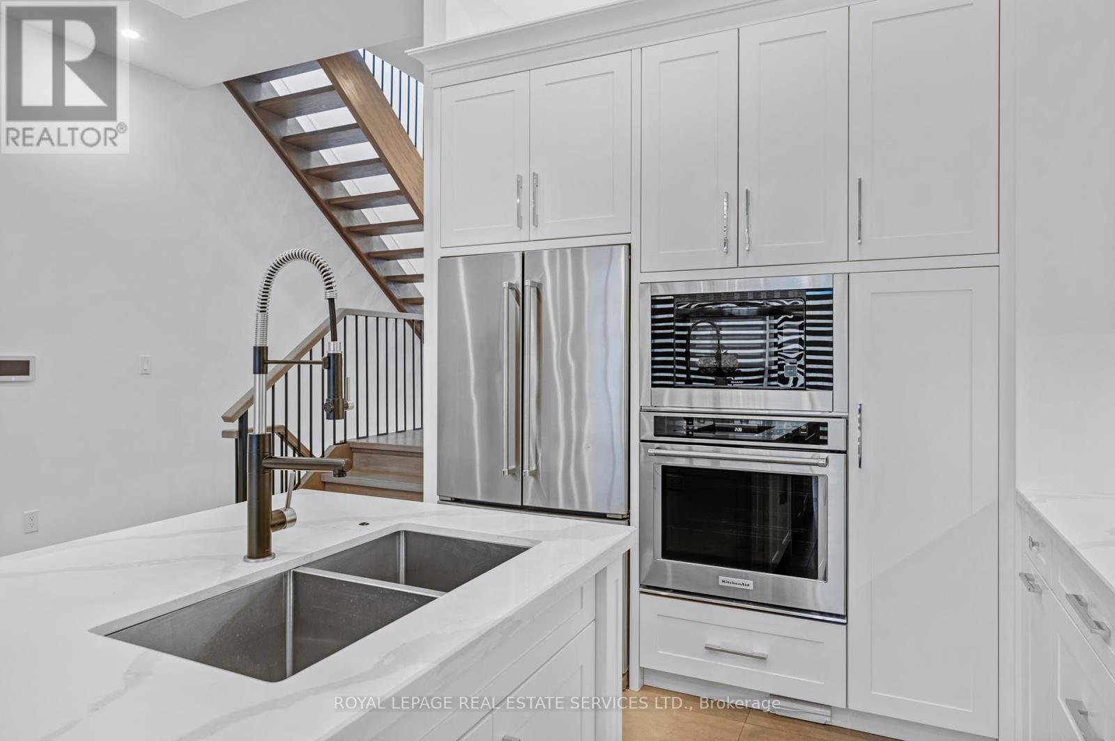 8 Branch Avenue, Toronto, Ontario  M8W 1M7 - Photo 11 - W12558196