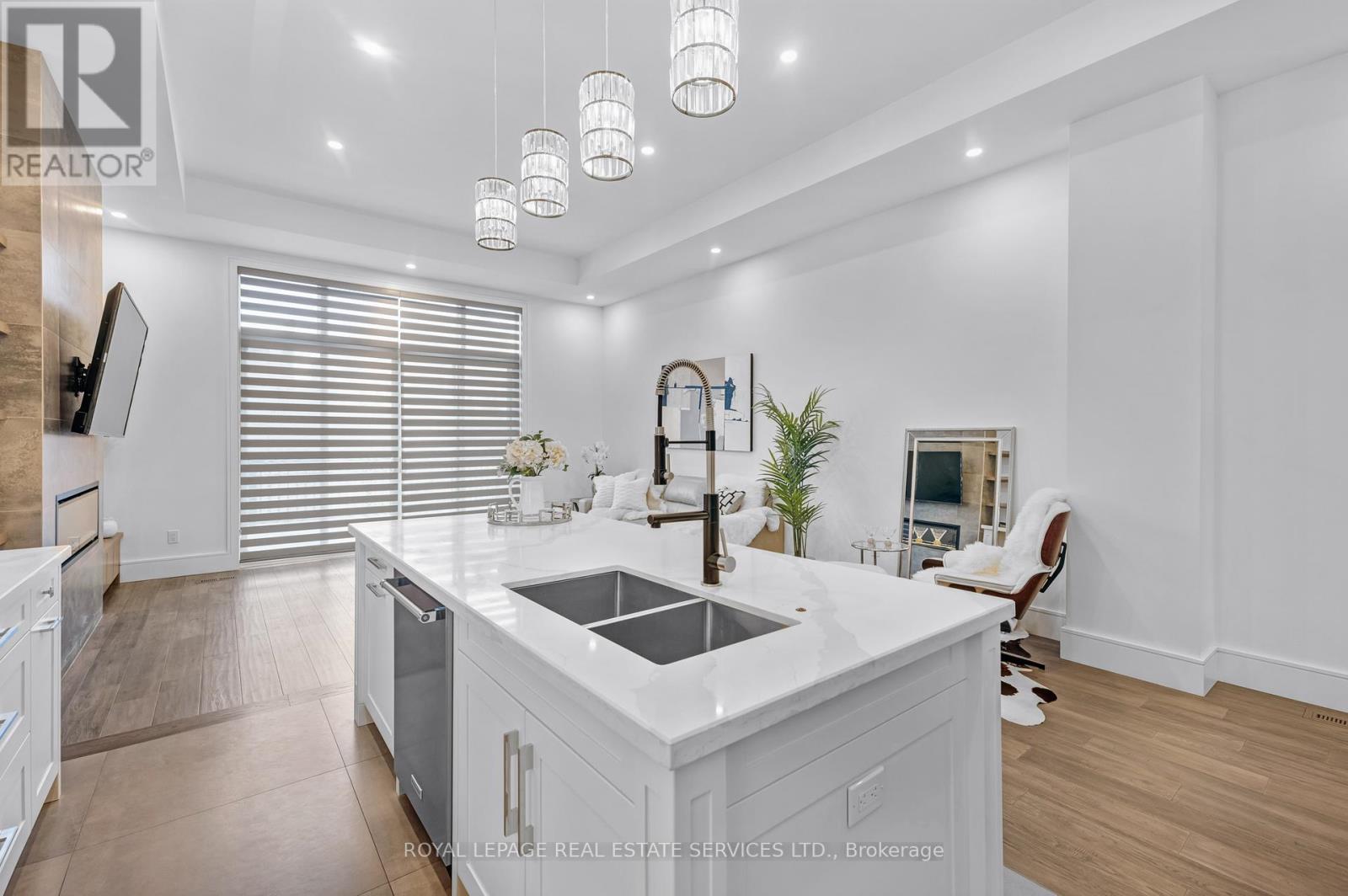 8 Branch Avenue, Toronto, Ontario  M8W 1M7 - Photo 12 - W12558196