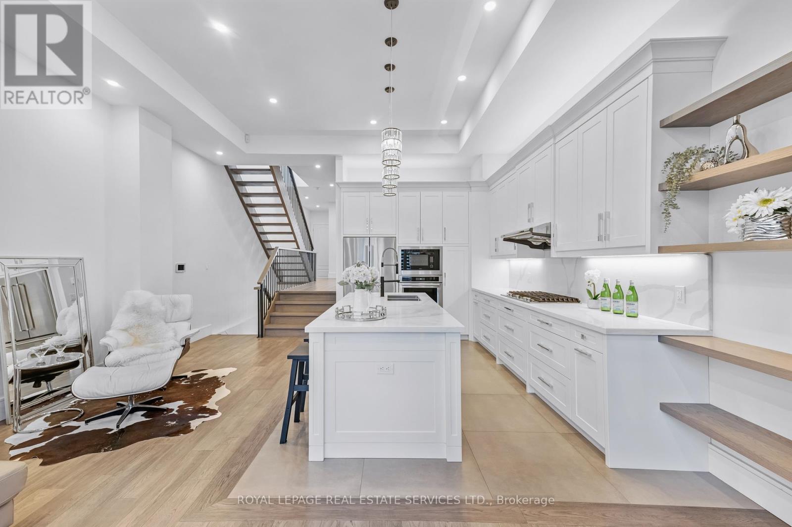 8 Branch Avenue, Toronto, Ontario  M8W 1M7 - Photo 13 - W12558196