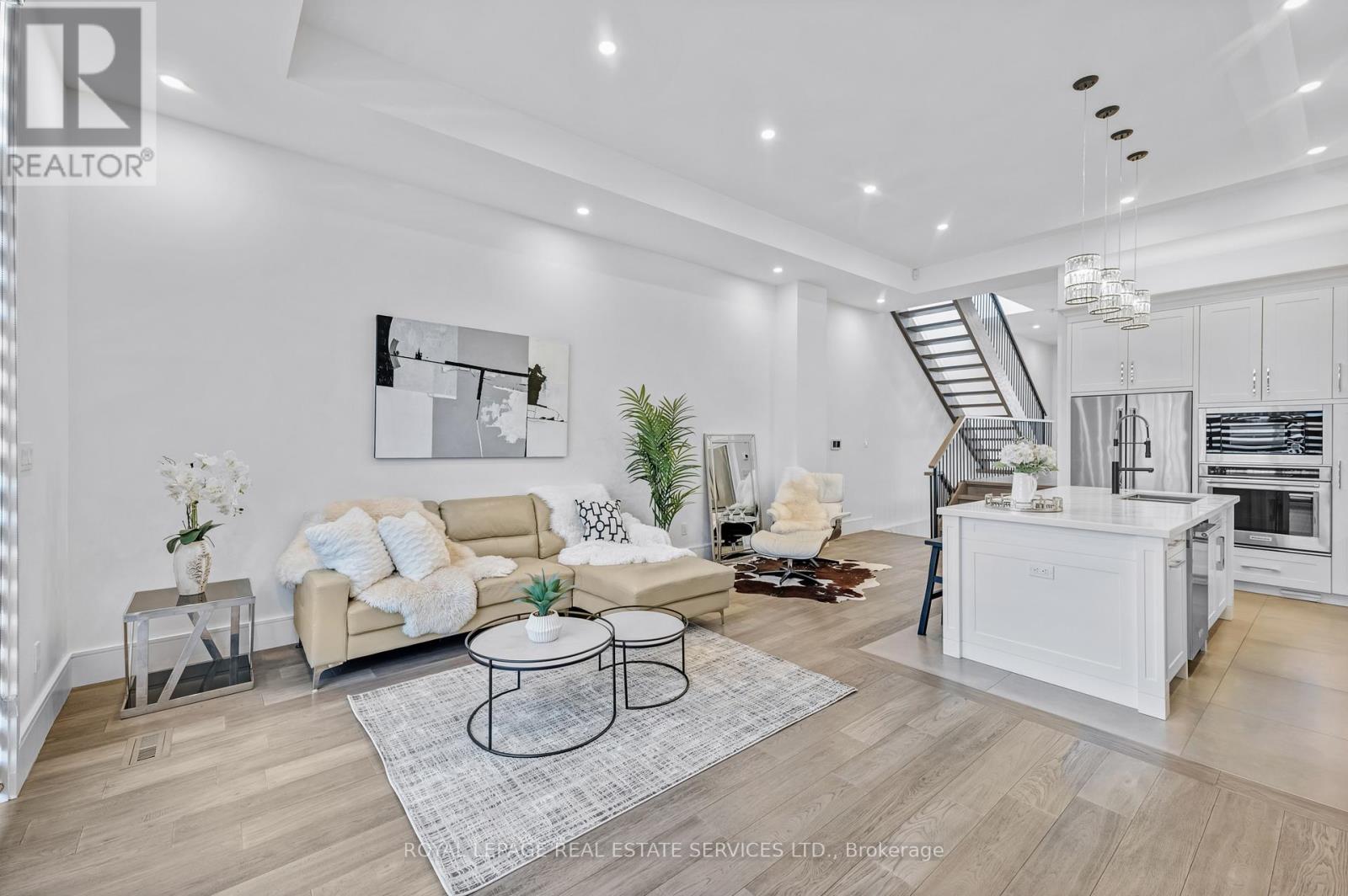 8 Branch Avenue, Toronto, Ontario  M8W 1M7 - Photo 16 - W12558196