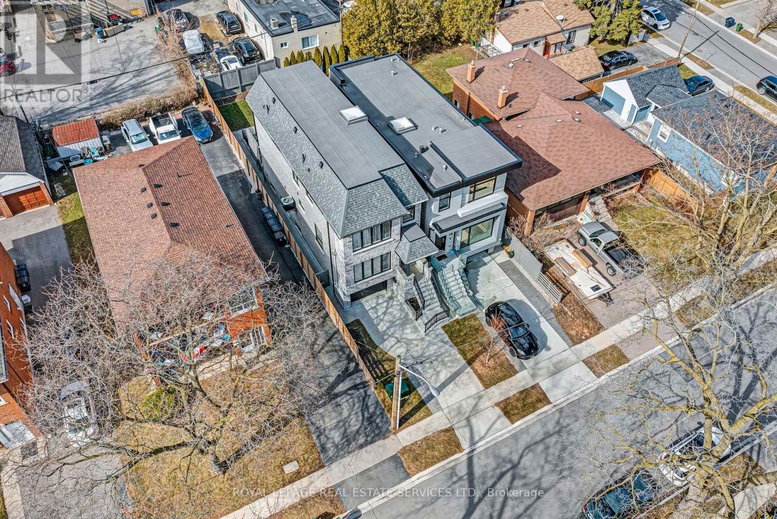 8 Branch Avenue, Toronto, Ontario  M8W 1M7 - Photo 2 - W12558196