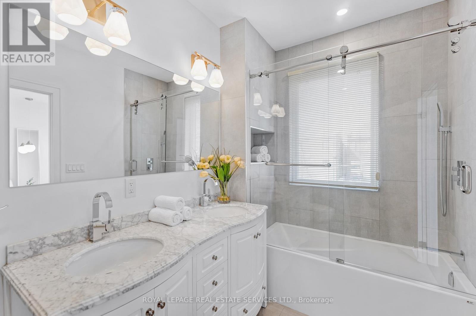 8 Branch Avenue, Toronto, Ontario  M8W 1M7 - Photo 23 - W12558196