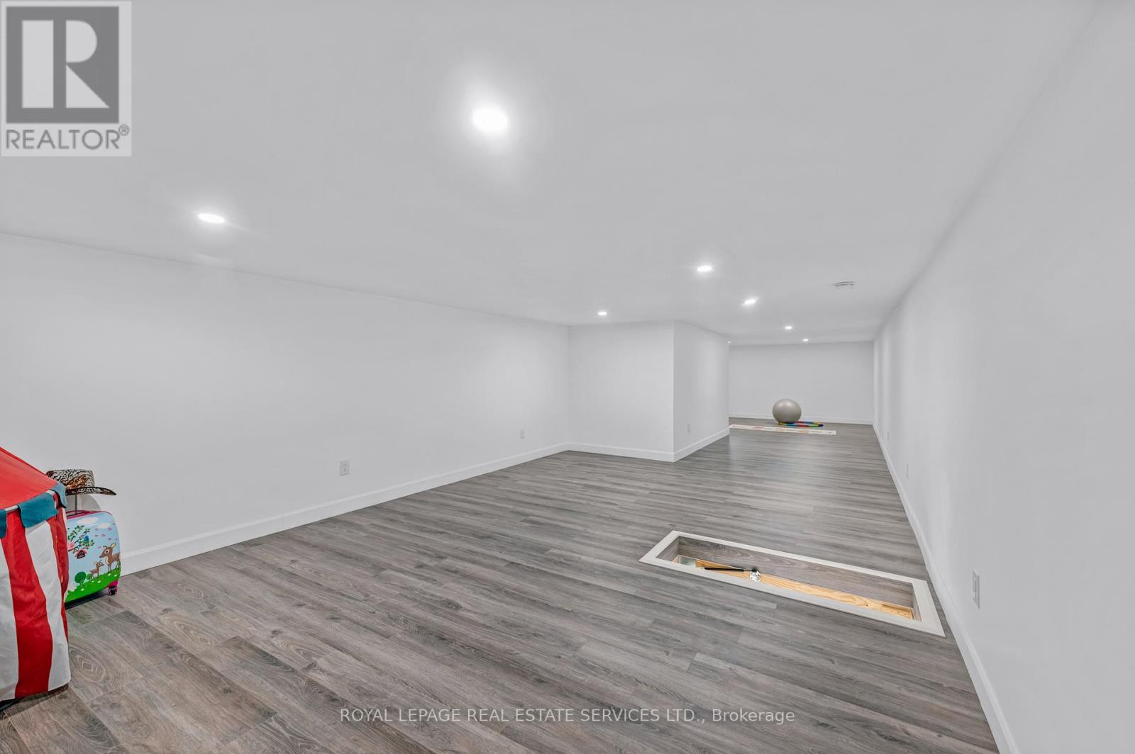 8 Branch Avenue, Toronto, Ontario  M8W 1M7 - Photo 25 - W12558196