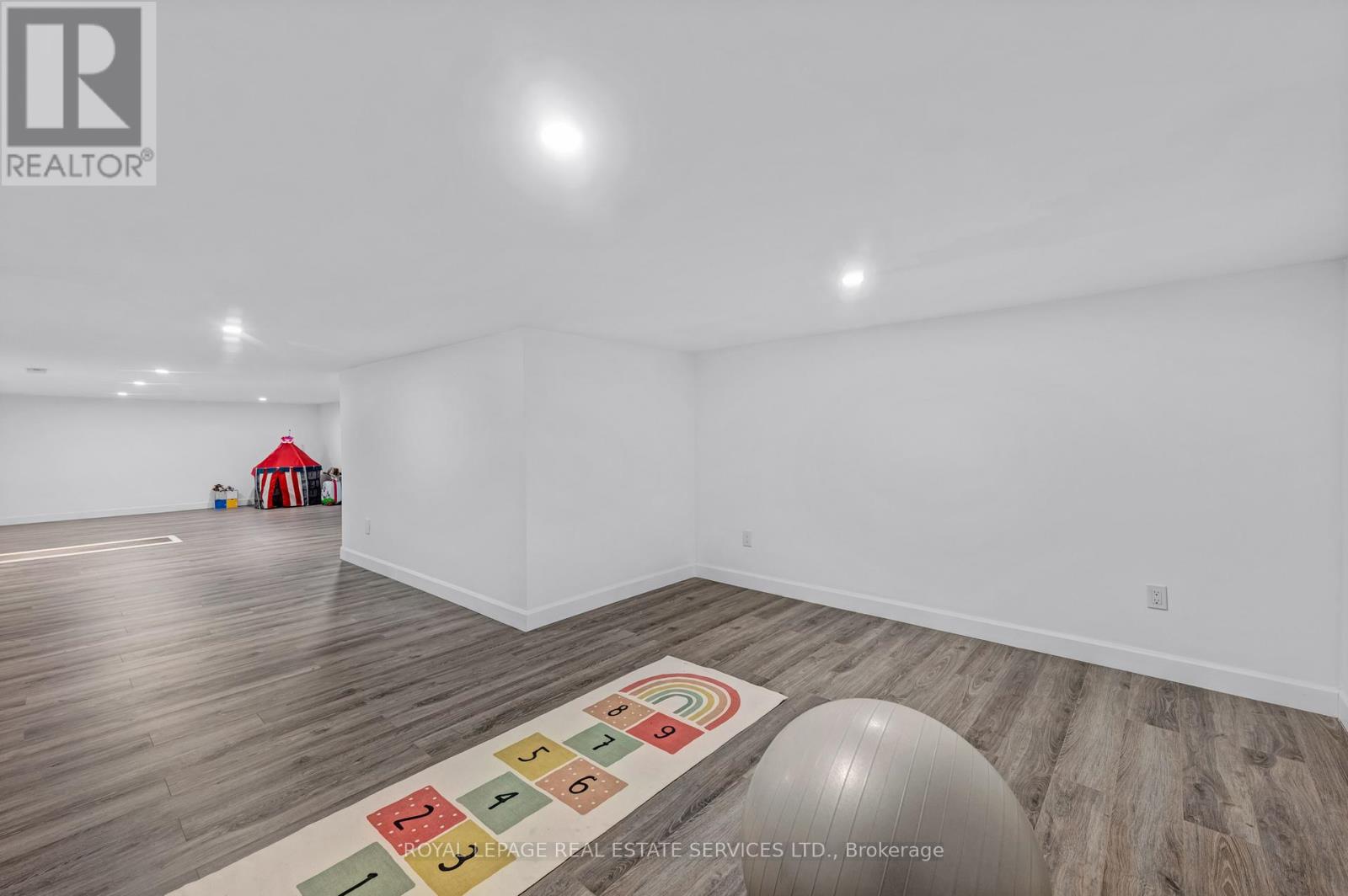 8 Branch Avenue, Toronto, Ontario  M8W 1M7 - Photo 26 - W12558196