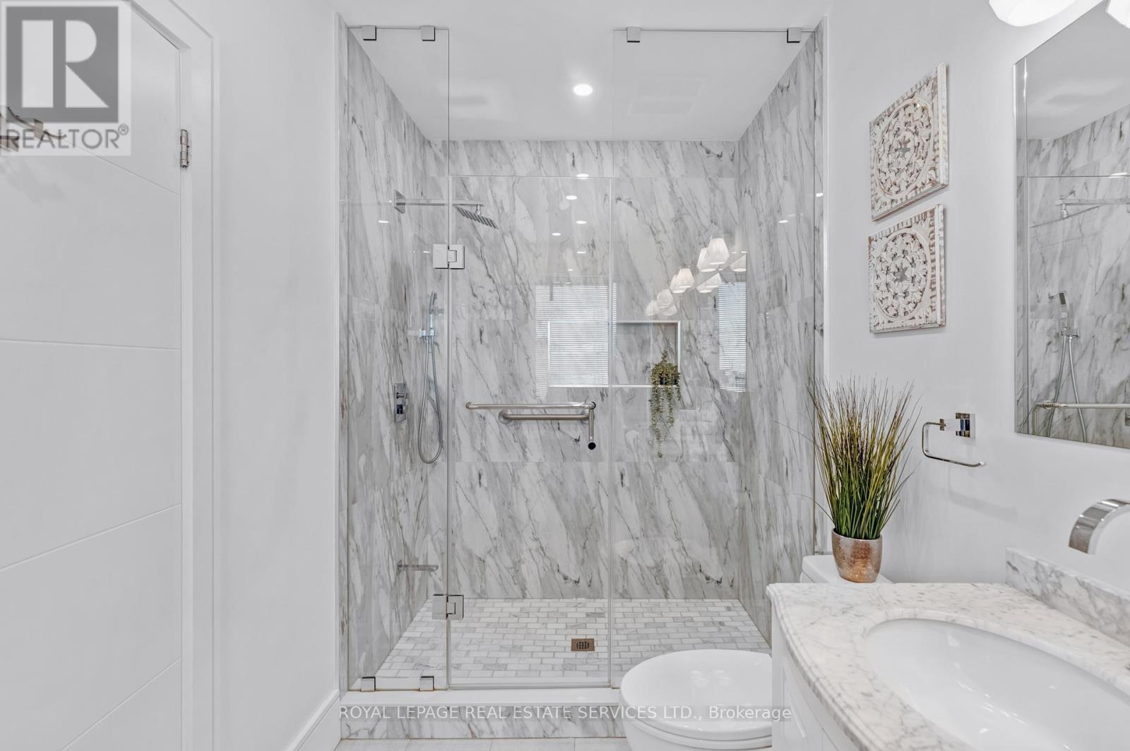 8 Branch Avenue, Toronto, Ontario  M8W 1M7 - Photo 28 - W12558196