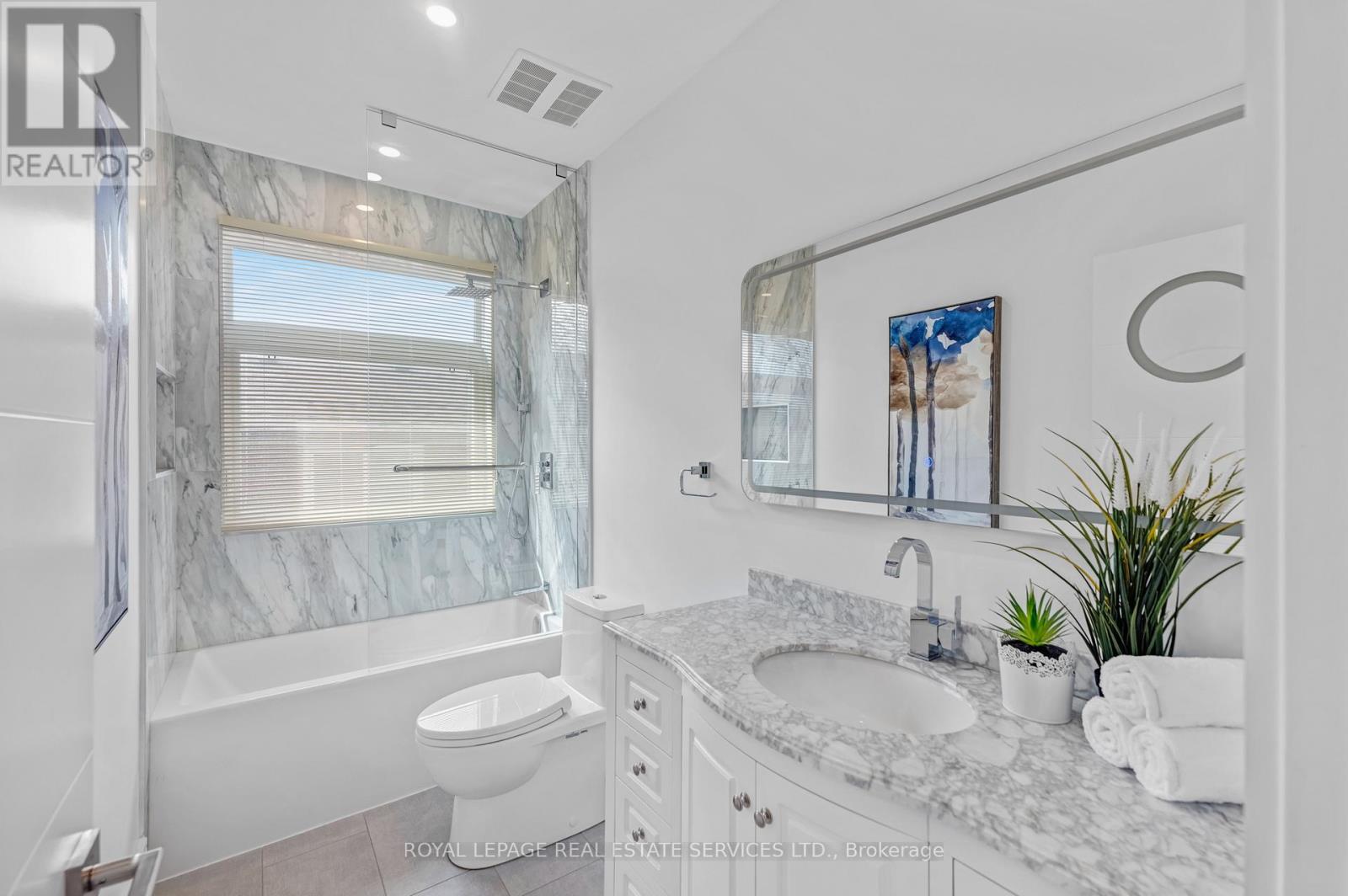 8 Branch Avenue, Toronto, Ontario  M8W 1M7 - Photo 31 - W12558196