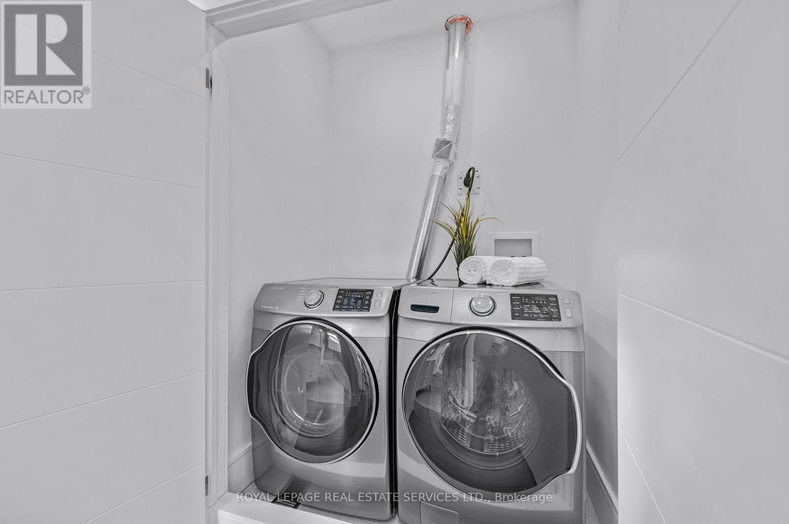 8 Branch Avenue, Toronto, Ontario  M8W 1M7 - Photo 35 - W12558196