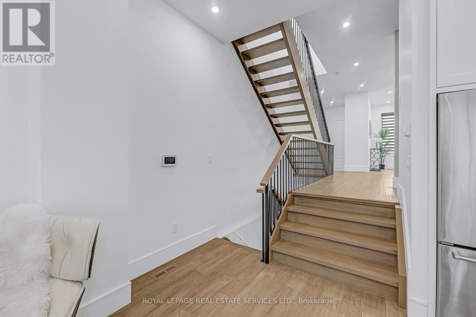 8 Branch Avenue, Toronto, Ontario  M8W 1M7 - Photo 36 - W12558196