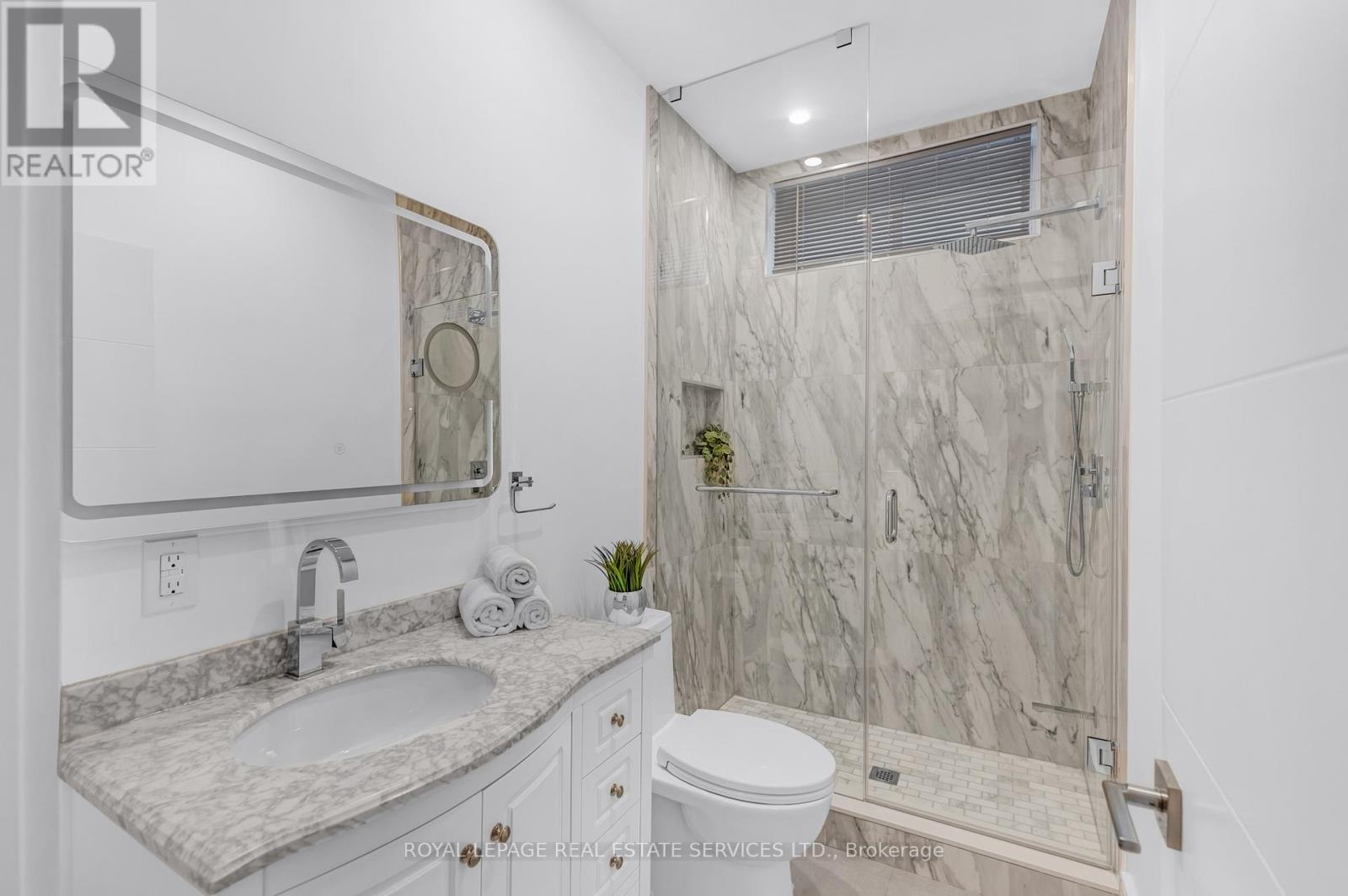 8 Branch Avenue, Toronto, Ontario  M8W 1M7 - Photo 40 - W12558196