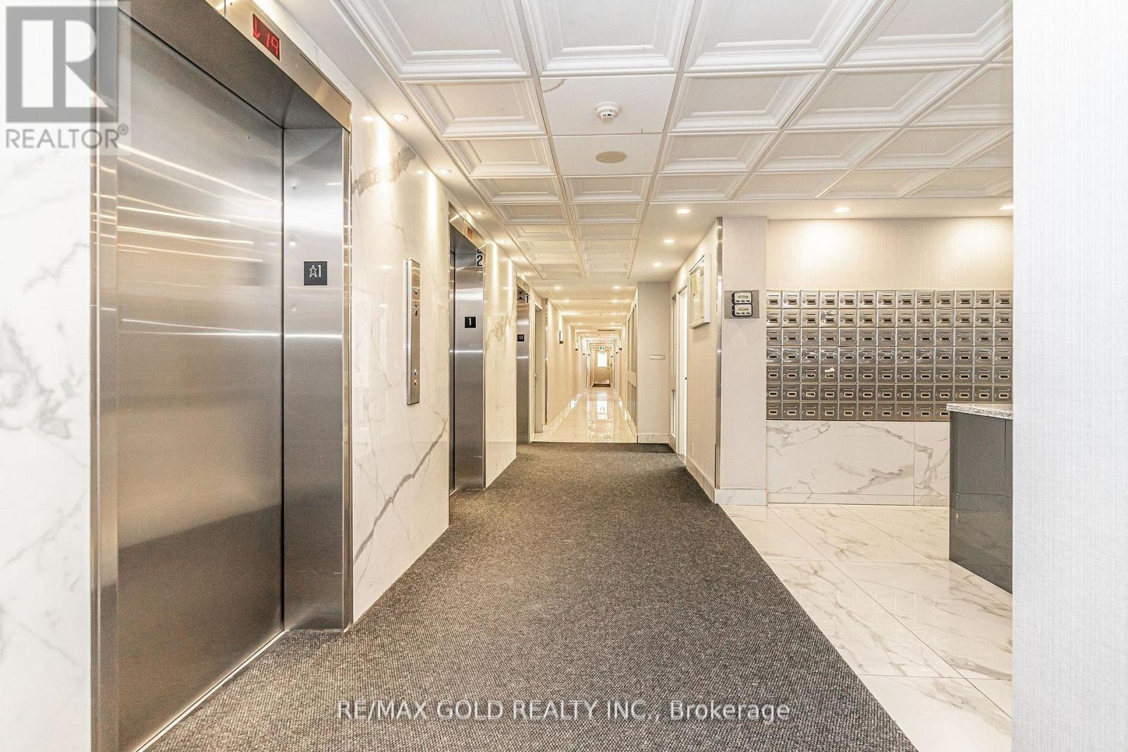 2009 - 115 Hillcrest Avenue, Mississauga, Ontario  L5B 3Y9 - Photo 11 - W12558218