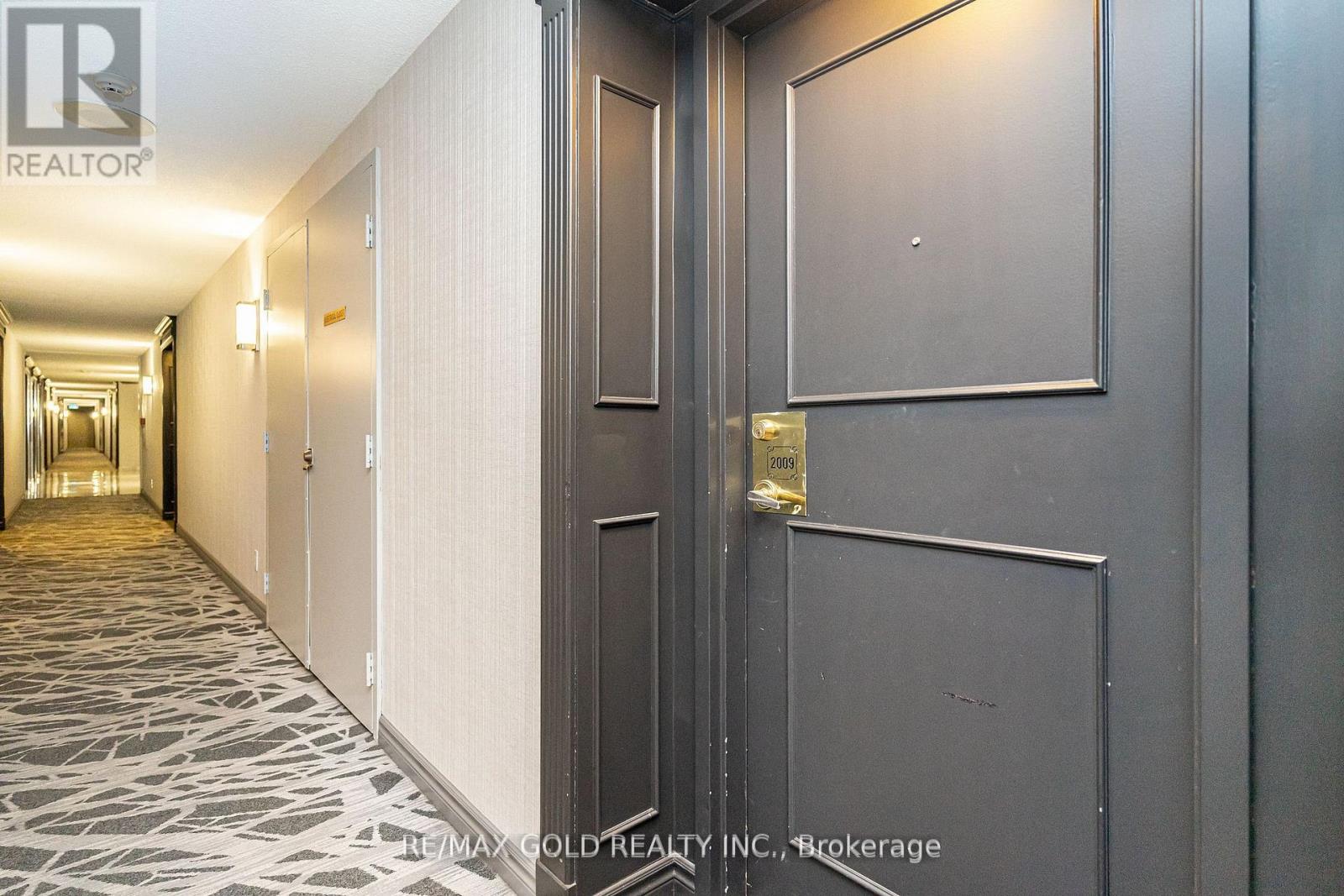 2009 - 115 Hillcrest Avenue, Mississauga, Ontario  L5B 3Y9 - Photo 13 - W12558218