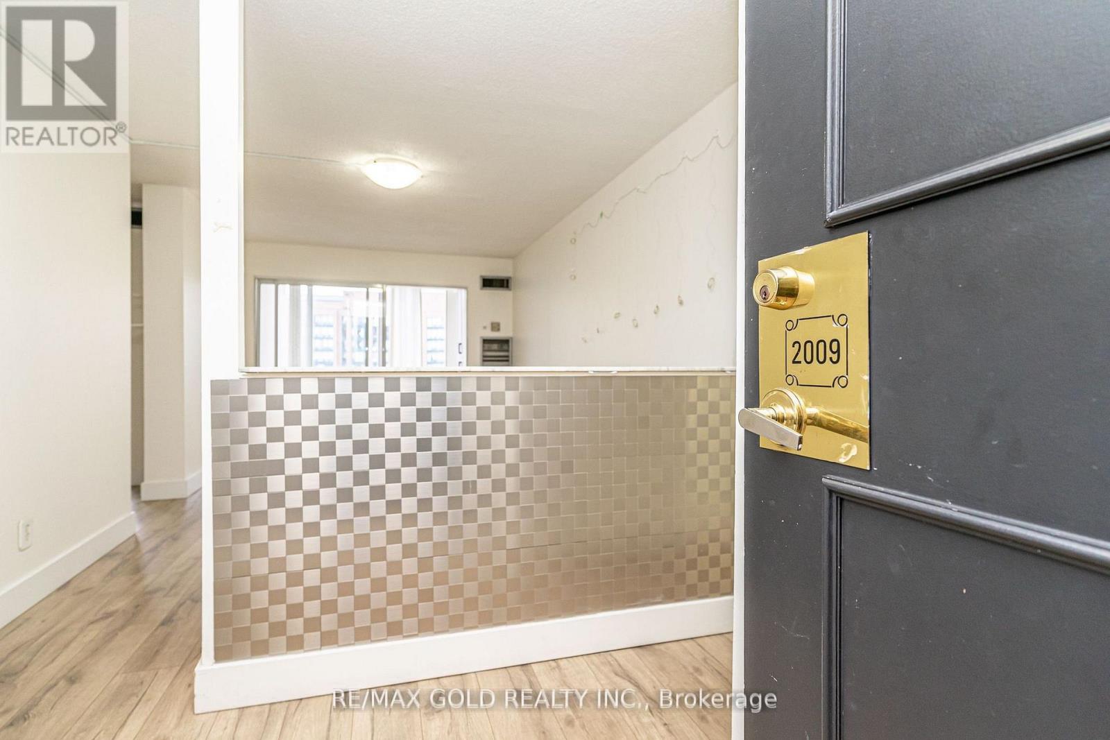 2009 - 115 Hillcrest Avenue, Mississauga, Ontario  L5B 3Y9 - Photo 14 - W12558218