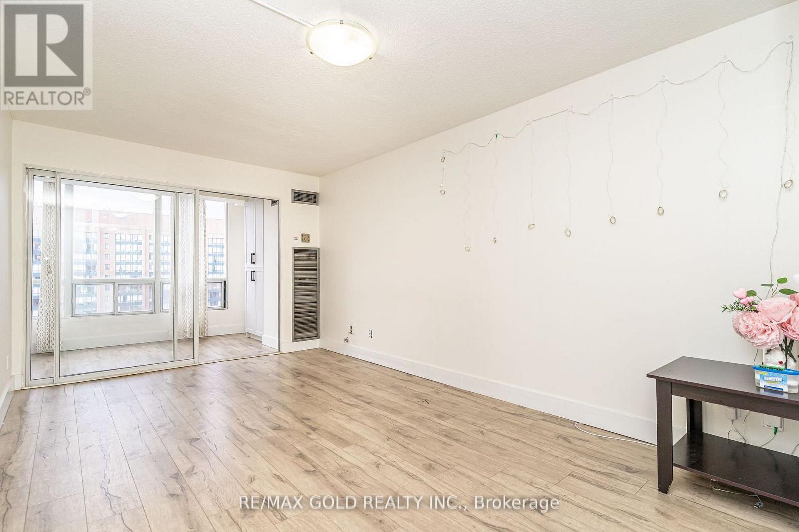 2009 - 115 Hillcrest Avenue, Mississauga, Ontario  L5B 3Y9 - Photo 16 - W12558218