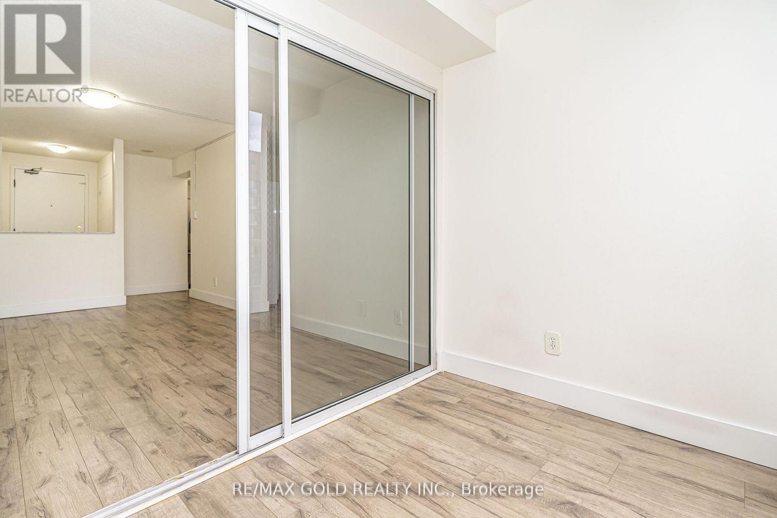 2009 - 115 Hillcrest Avenue, Mississauga, Ontario  L5B 3Y9 - Photo 19 - W12558218