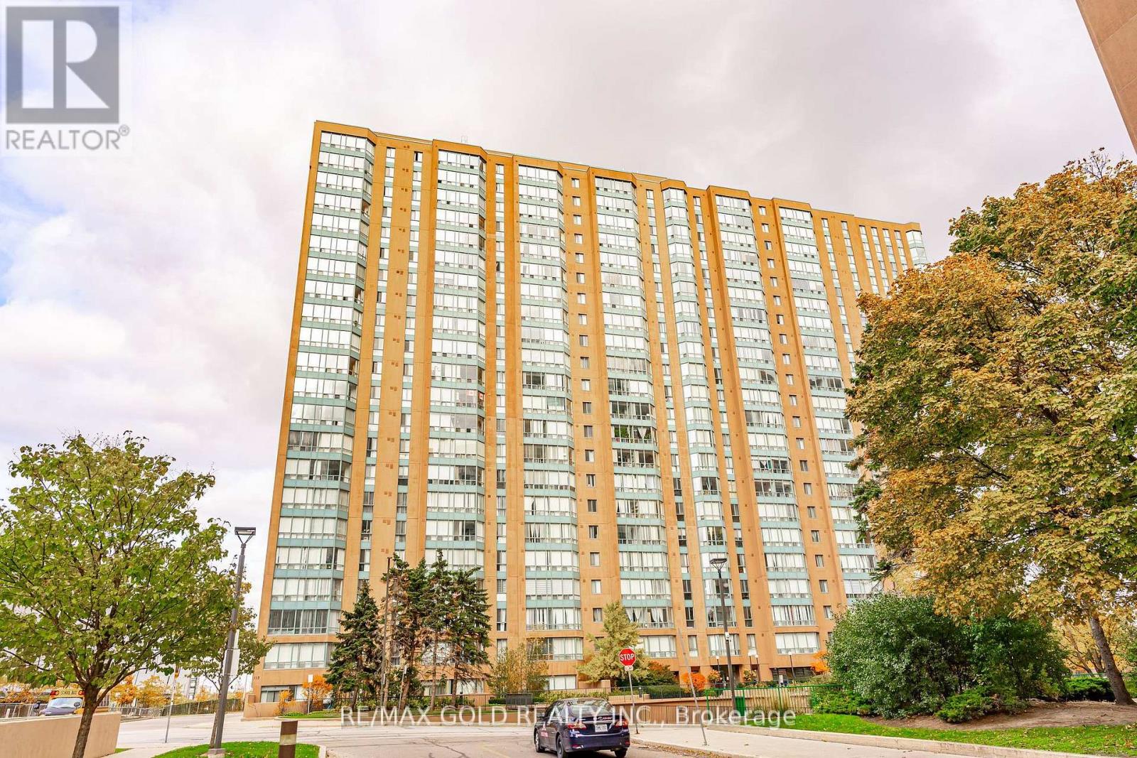 2009 - 115 Hillcrest Avenue, Mississauga, Ontario  L5B 3Y9 - Photo 2 - W12558218