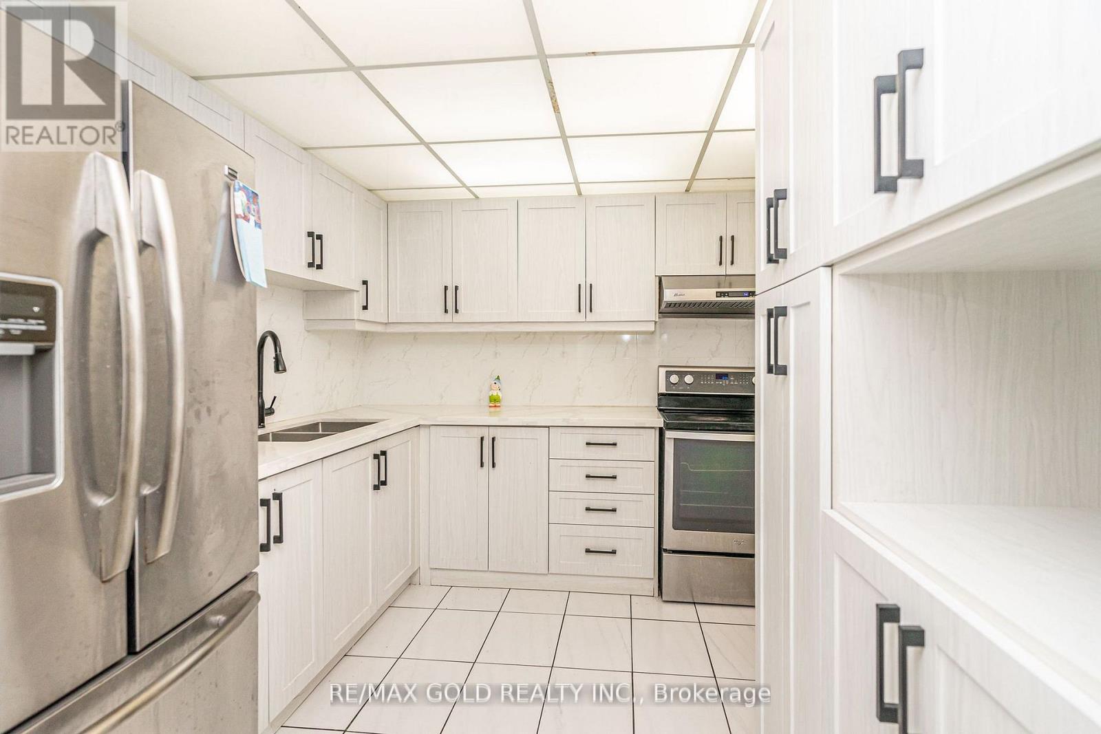 2009 - 115 Hillcrest Avenue, Mississauga, Ontario  L5B 3Y9 - Photo 20 - W12558218